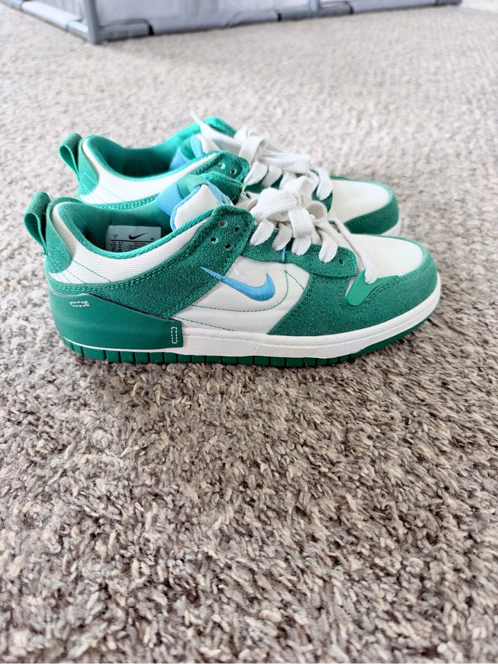 Nike Kids Low-Top Sneakers in Green, White and Light Blue